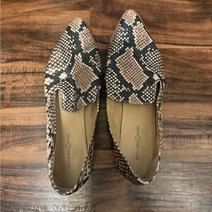 Treasure & Bond Women's Snake-Print Pointed Loafers - Beige & Black